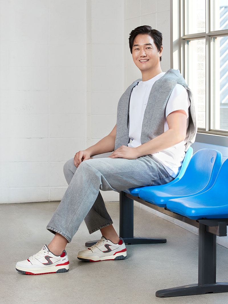 활용도 높은 데일리 스니커즈